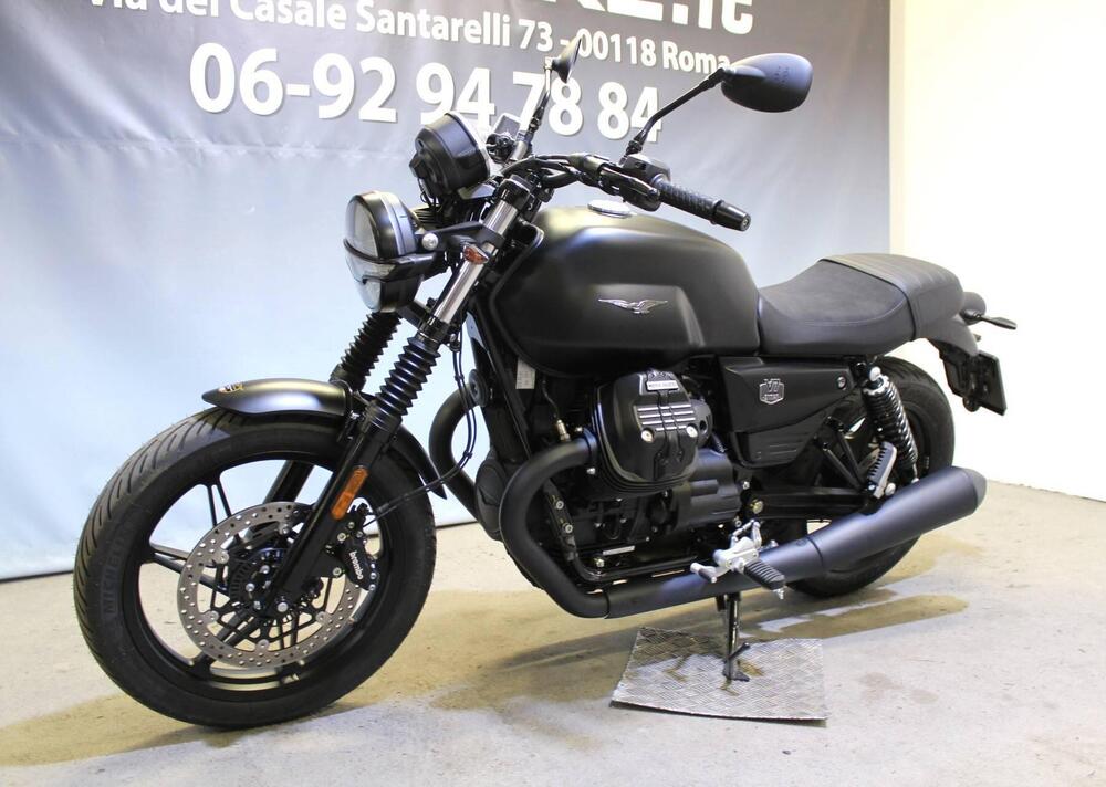 Moto Guzzi V7 Stone (2025 - 26) (2)