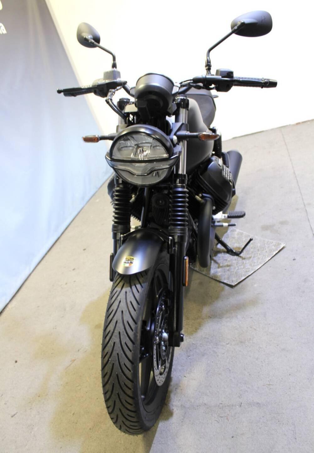 Moto Guzzi V7 Stone (2025 - 26) (12)