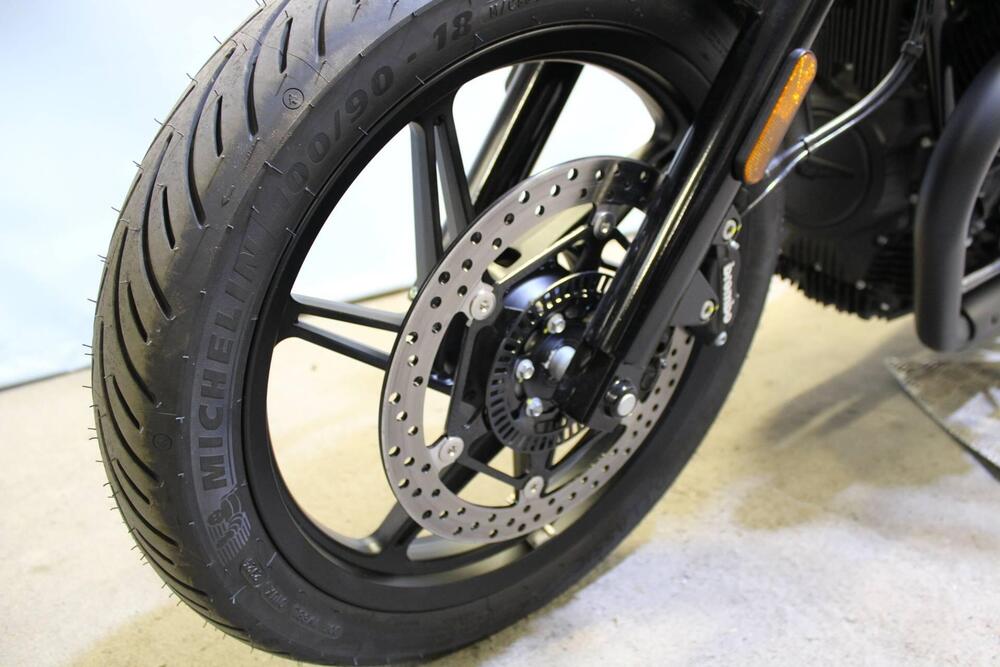 Moto Guzzi V7 Stone (2025 - 26) (13)