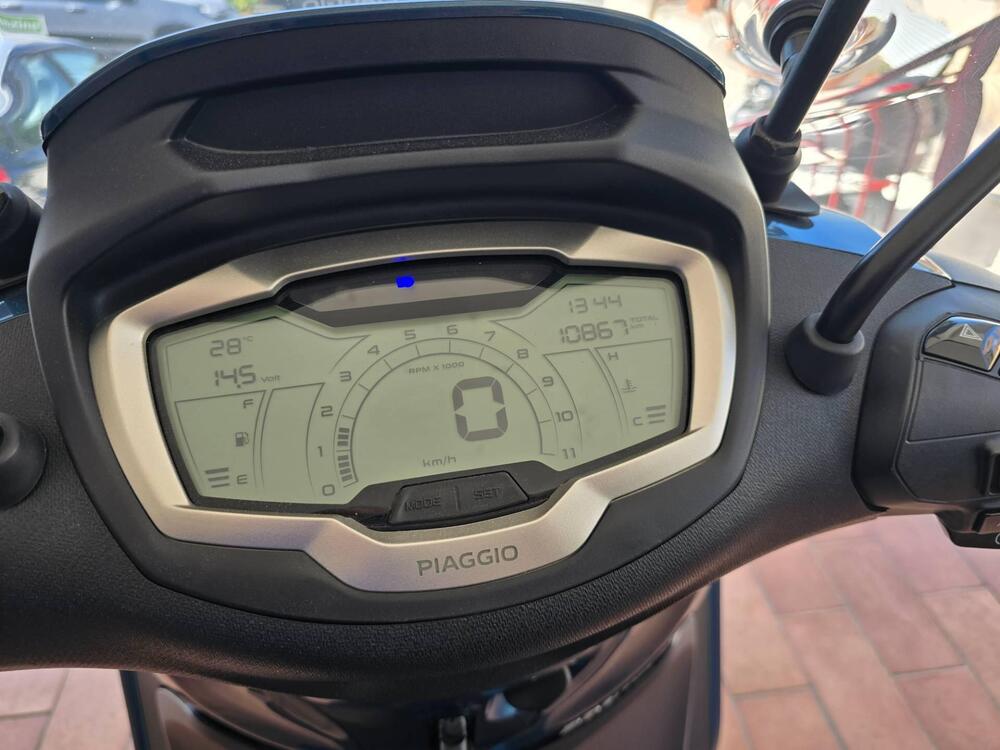 Piaggio Beverly 300 Hpe (2021) (10)