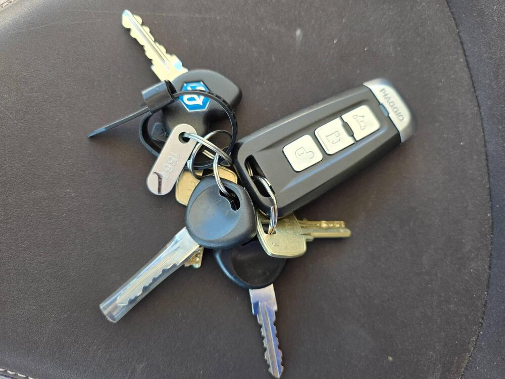 Piaggio Beverly 300 Hpe (2021) (9)