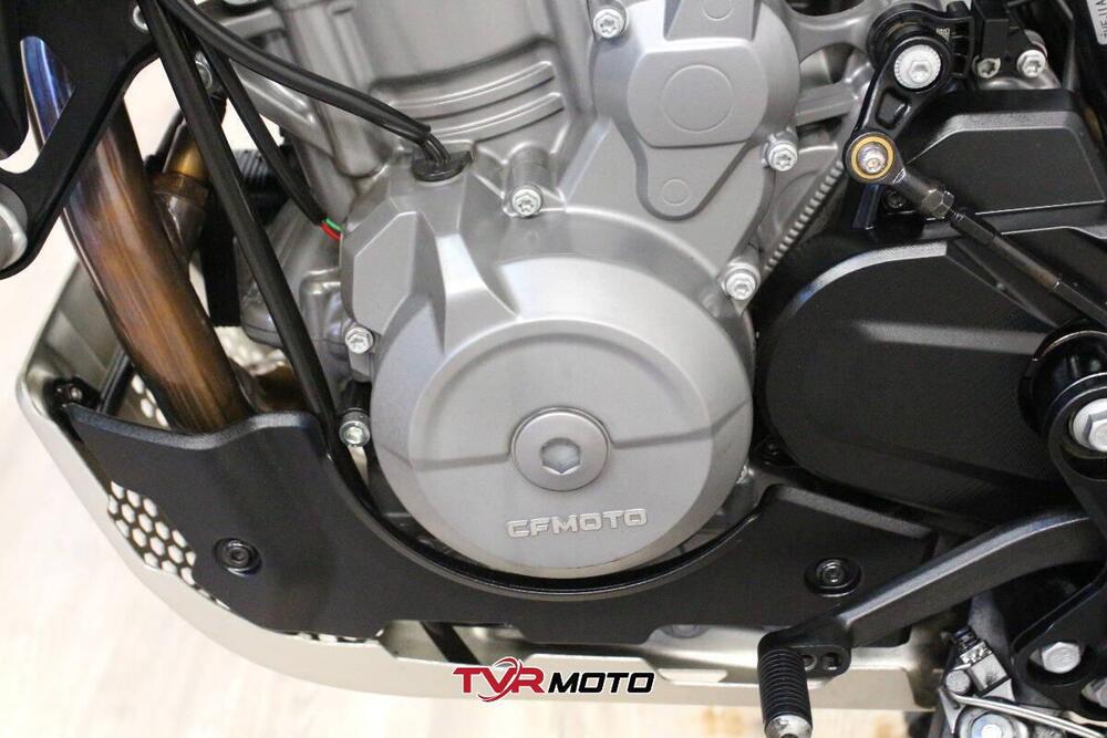 CFMOTO 800MT Touring (2022 - 26) (9)