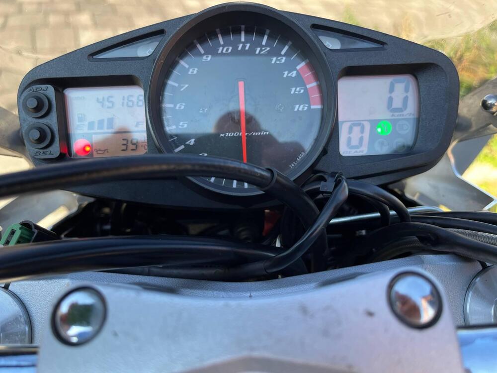 Suzuki GSR 600 (2006 - 11) (3)