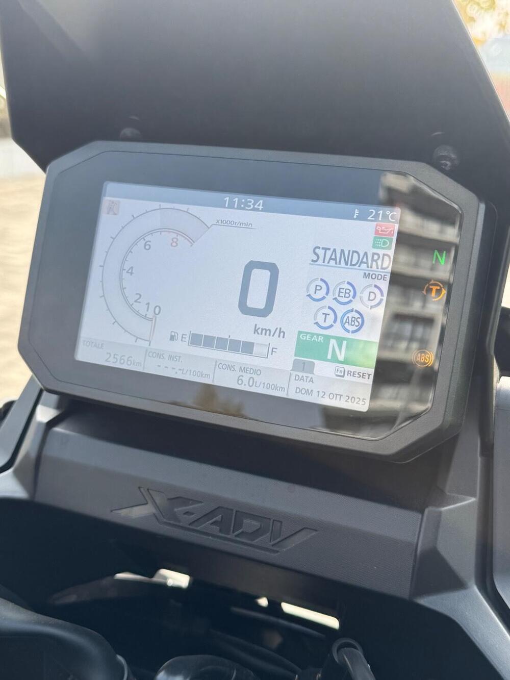 Honda X-ADV 750 Gravel (2025) (7)