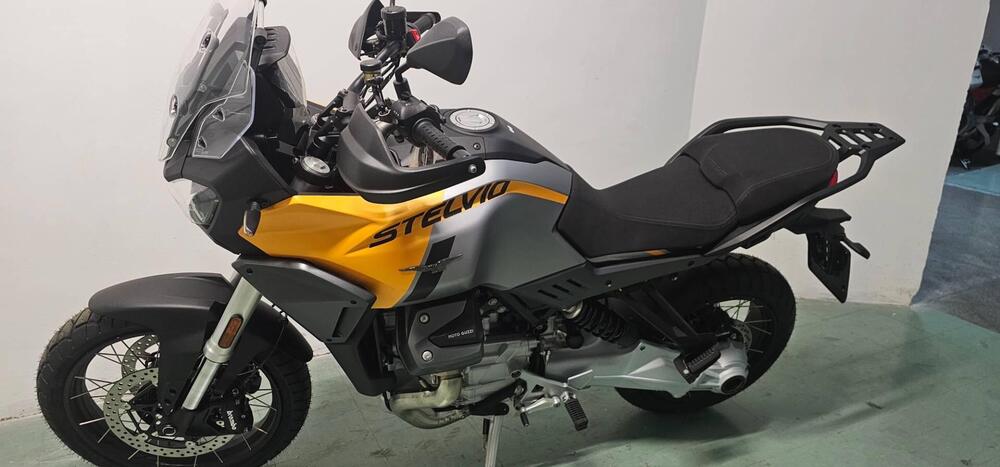 Moto Guzzi Stelvio (2024 - 26)