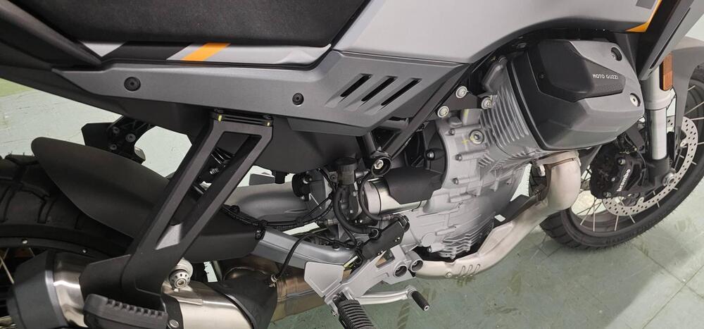 Moto Guzzi Stelvio (2024 - 26) (3)