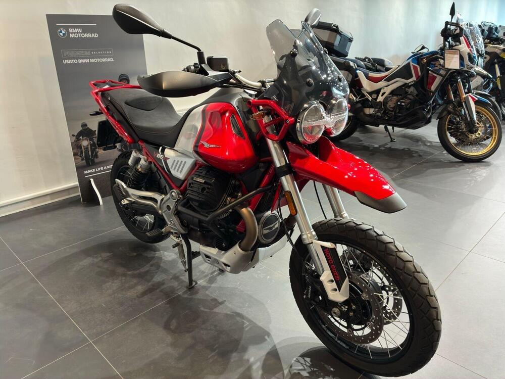 Moto Guzzi V85 TT Evocative Graphics (2021 - 23) (2)