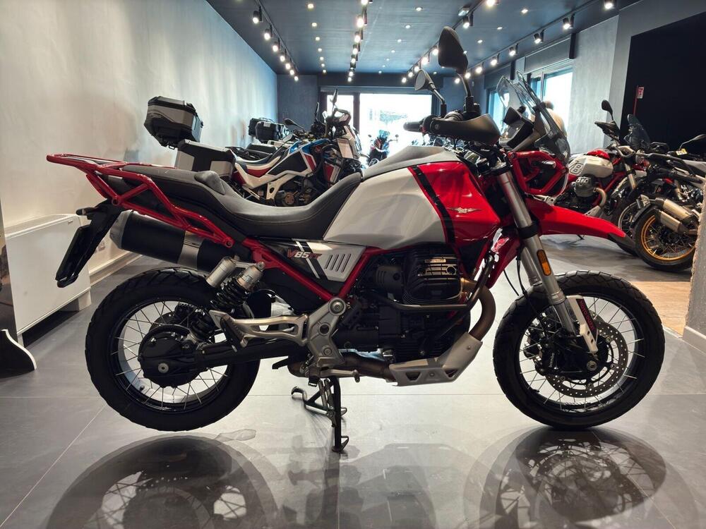 Moto Guzzi V85 TT Evocative Graphics (2021 - 23) (4)