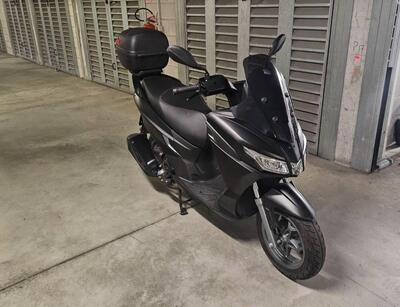 Aprilia SXR 50 (2021 - 25) usata