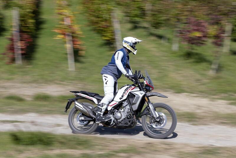 Moto Morini Alltrhike 450: la migliore adventure sotto i 6.000 euro? - la prova di Moto.it [VIDEO e GALLERY]