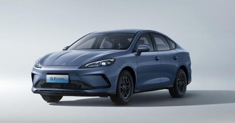 BYD Seal 05 DM-i 2026: 2.000 km di autonomia a soli 11.200 dollari 