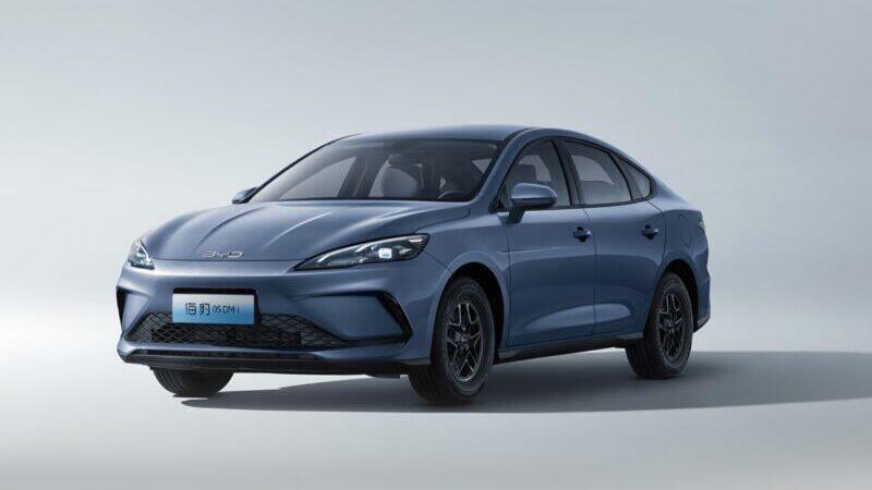BYD Seal 05 DM-i 2026: 2.000 km di autonomia a soli 11.200 dollari 