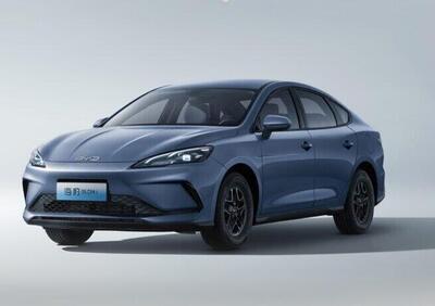 BYD Seal 05 DM-i 2026: 2.000 km di autonomia a soli 11.200 dollari 
