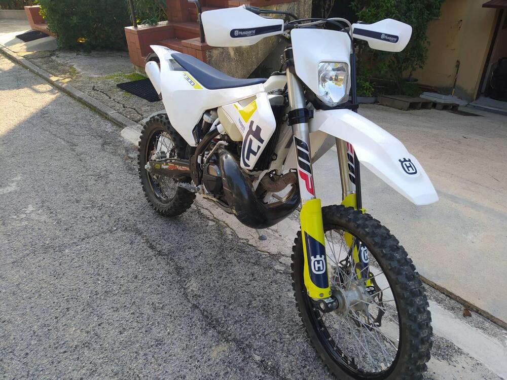 Husqvarna TE 300i (2019) (4)