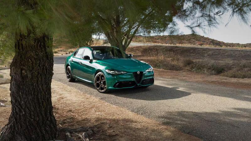 Maxi richiamo Stellantis: oltre 60.000 Alfa Romeo Giulia e Stelvio a rischio per un problema alla retrocamera