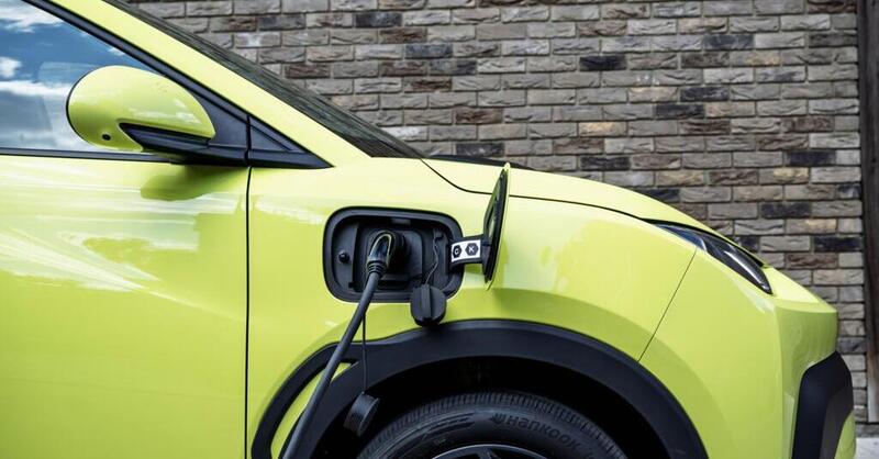 Incentivi auto elettriche 2025: Click Day del 15 ottobre rinviato all&#039;ultimo minuto, caos ecobonus