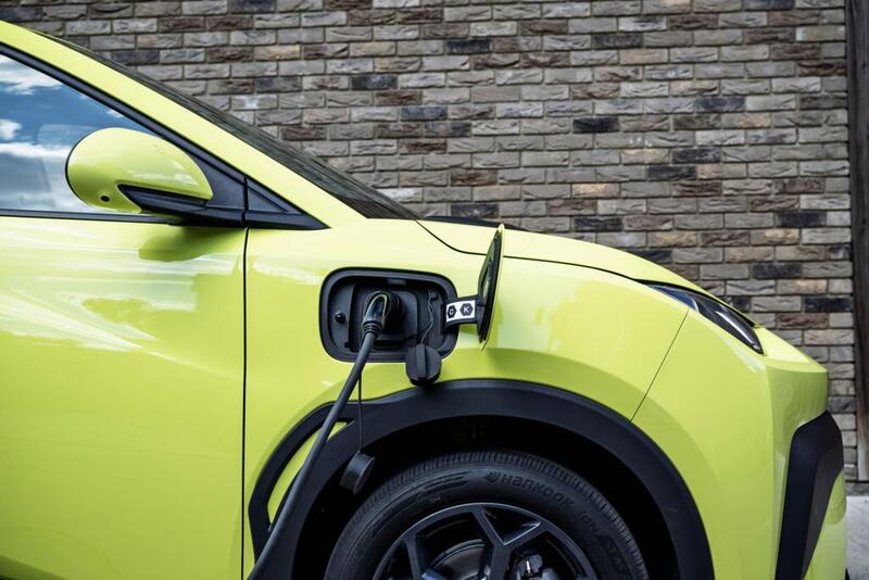 Incentivi auto elettriche 2025: Click Day del 15 ottobre rinviato all&#039;ultimo minuto, caos ecobonus