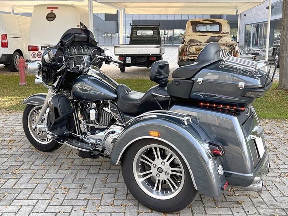 Harley-Davidson 107 Tri Glide Ultra (2016) - FLHTCUTG (2)