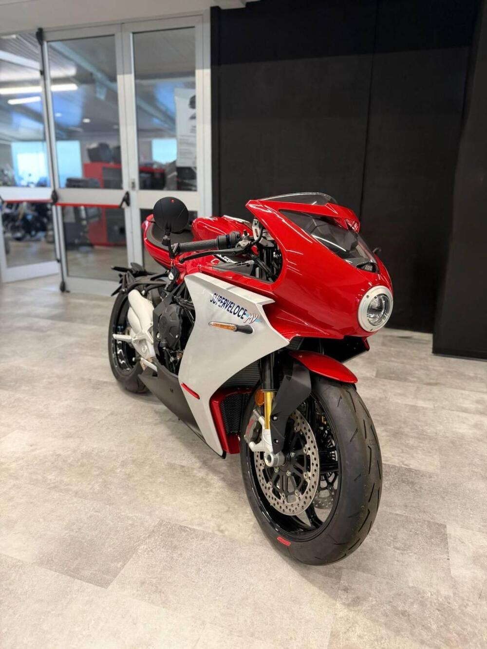 MV Agusta Superveloce 800 (2021 - 25) (2)