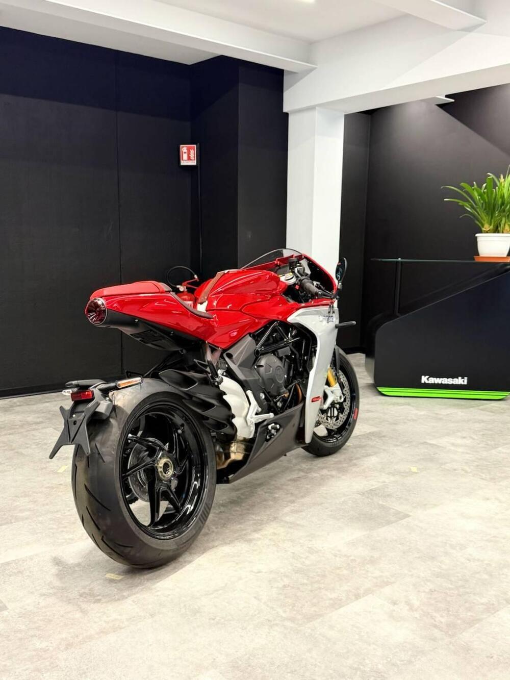 MV Agusta Superveloce 800 (2021 - 25) (5)