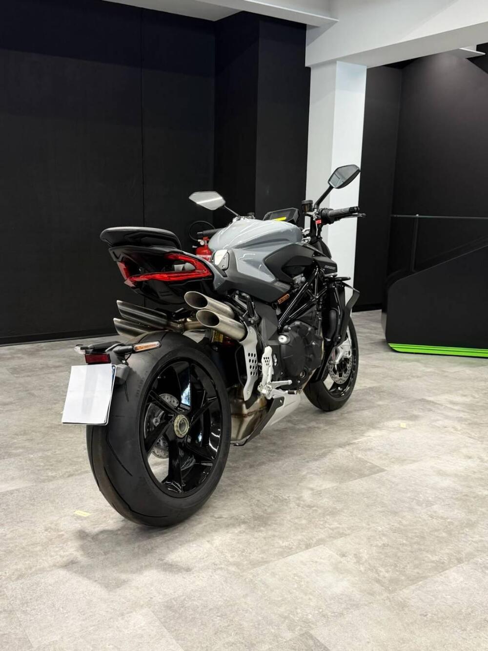 MV Agusta Brutale 1000 RS (2022 - 26) (2)