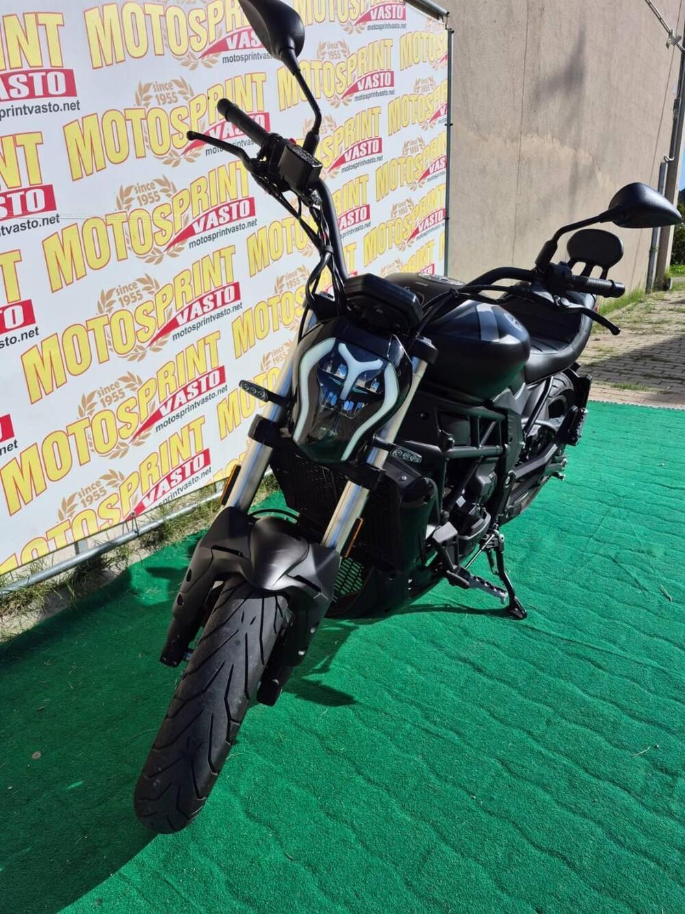 Benelli 502 C (2021 - 25) (3)