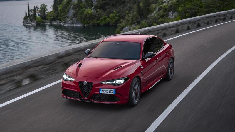 Alfa Romeo rallenta la corsa all&rsquo;elettrico: Giulia e Stelvio restano in produzione fino al 2027, in attesa delle nuove versioni ibride ed elettriche