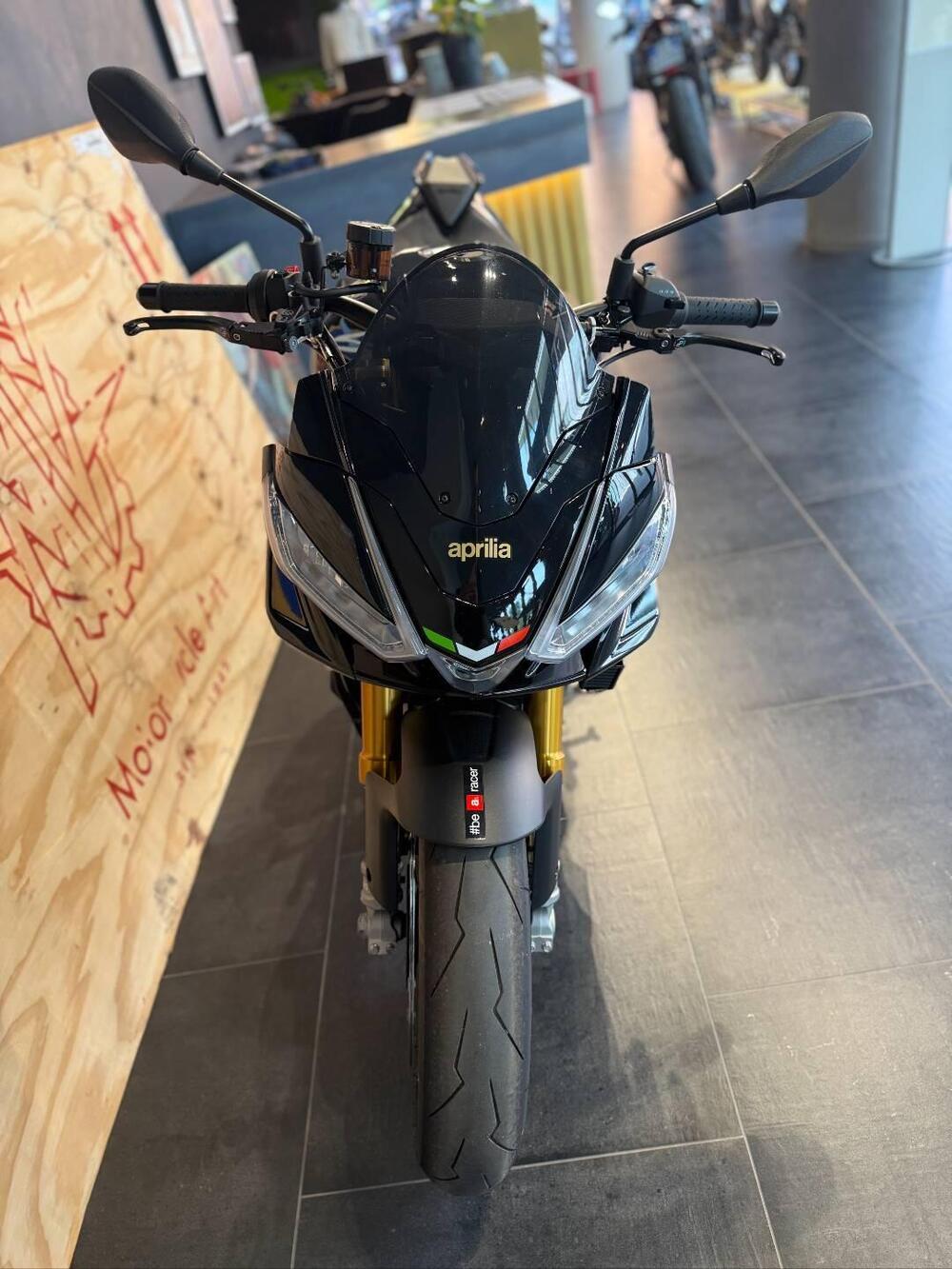Aprilia Tuono V4 Factory (2021 - 24) (9)
