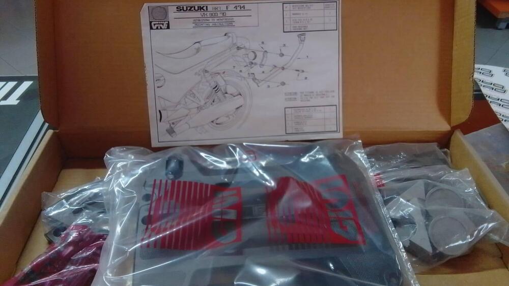 F494 Kit portapacchi posteriore VX 800"90 Givi