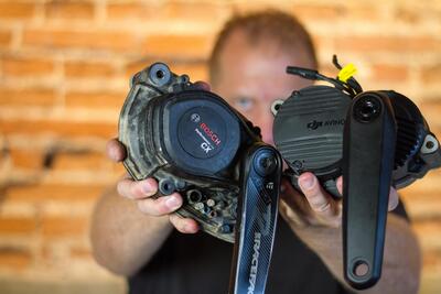 Batteria grande o peso leggero? I brand mentono!! Smontiamo due e-bike e pesiamo tutto [VIDEO]