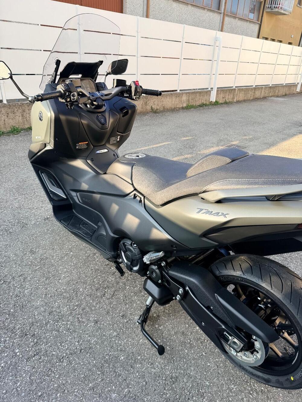 Yamaha T-Max 560 Tech Max (2025 - 26) (7)