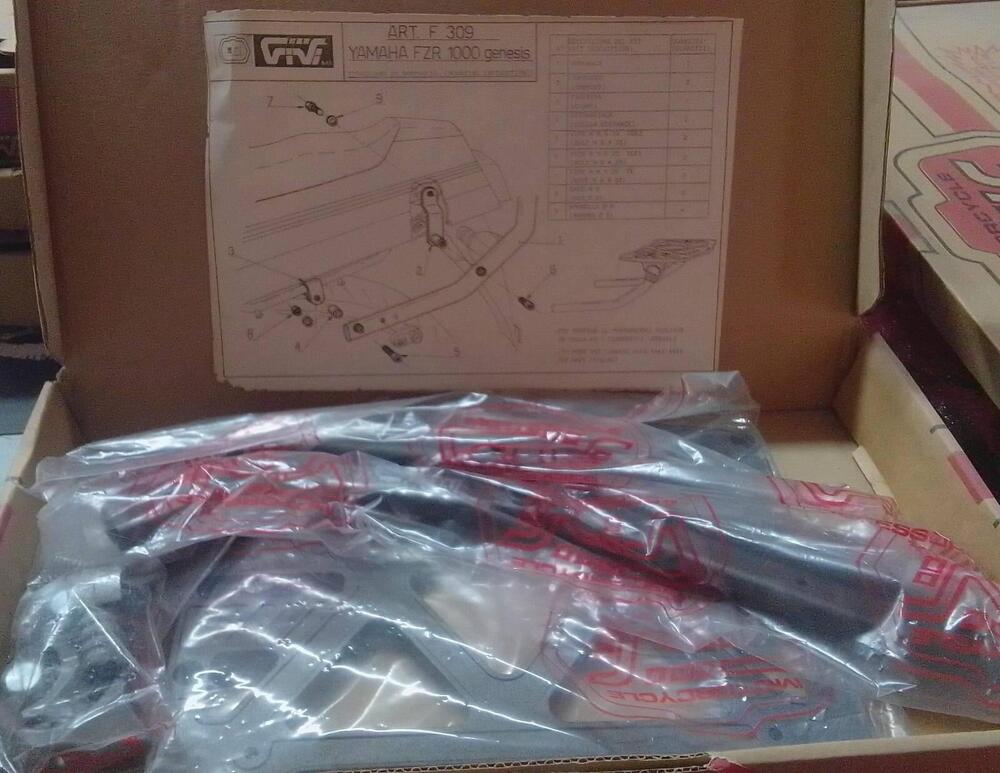 F309 KIT portapacchi posteriore YAMAHA Givi