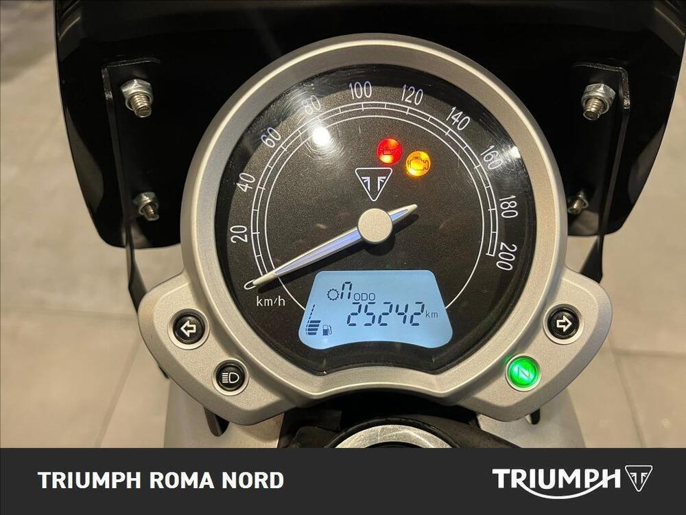 Triumph Street Twin 900 (2016) (9)