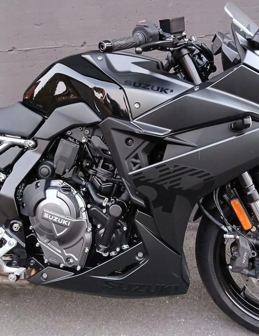 Suzuki GSX-8S Team Suzuki Edition (2024) (5)