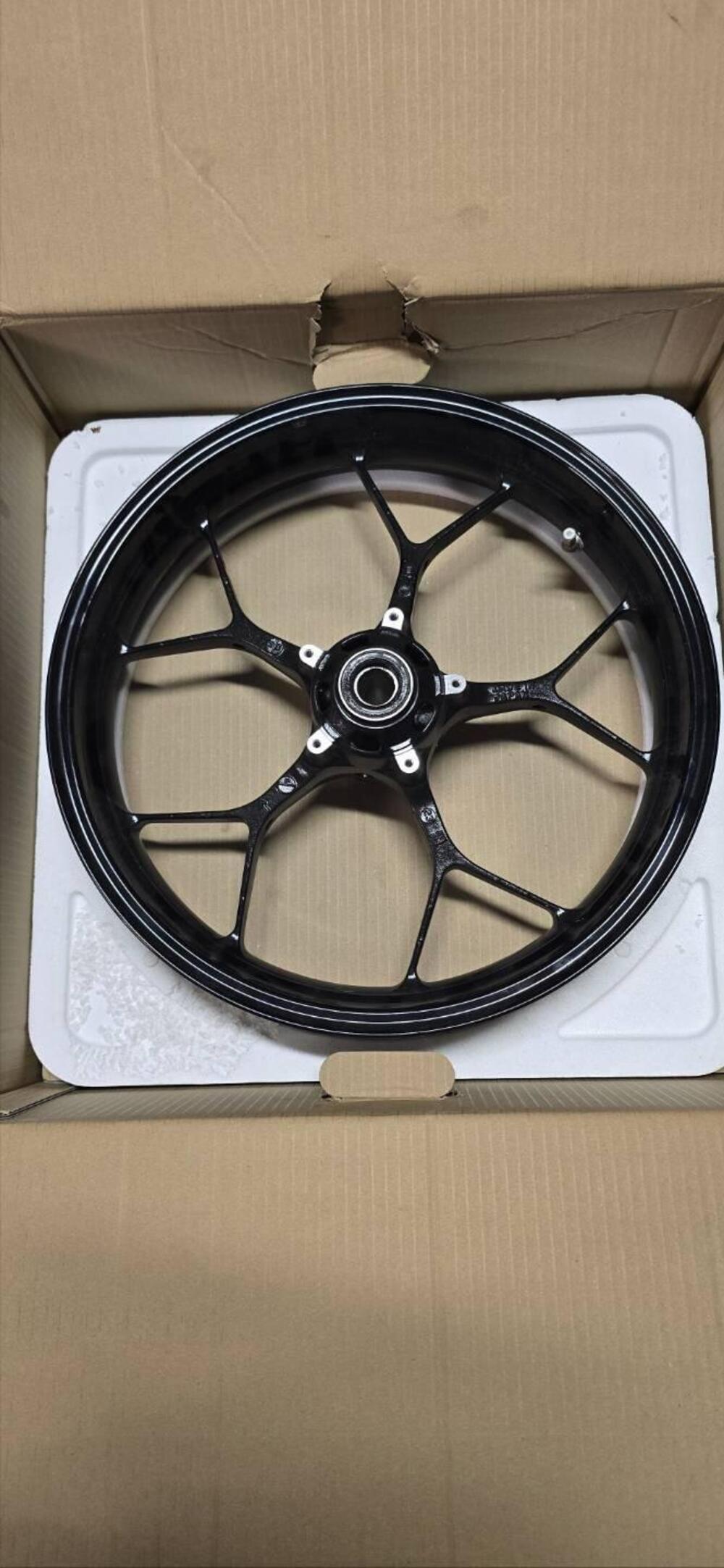 Cerchi piu dischi ant e post piu corona del cbr100 Honda (2)