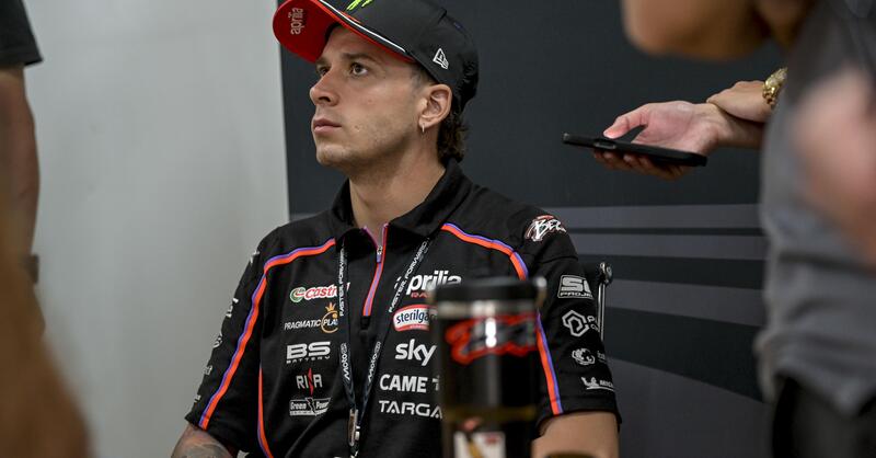 MotoGP 2025. GP dell&#039;Australia. Marco Bezzecchi spiega l&#039;incidente con Marc Marquez: &quot;Il problema &egrave; stato fuori dalla pista: il gradino della ghiaia&quot; 