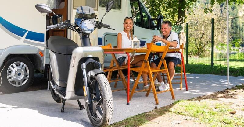 Cerchi uno scooter pratico da portare nei tuoi viaggi in camper? Abbiamo la soluzione