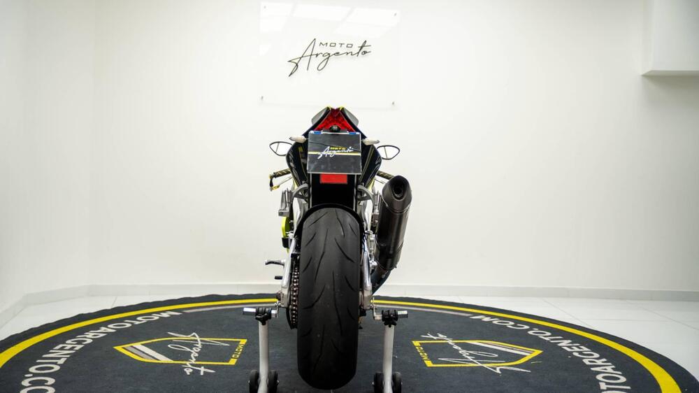 Aprilia RSV4 R (2009 - 12) (5)