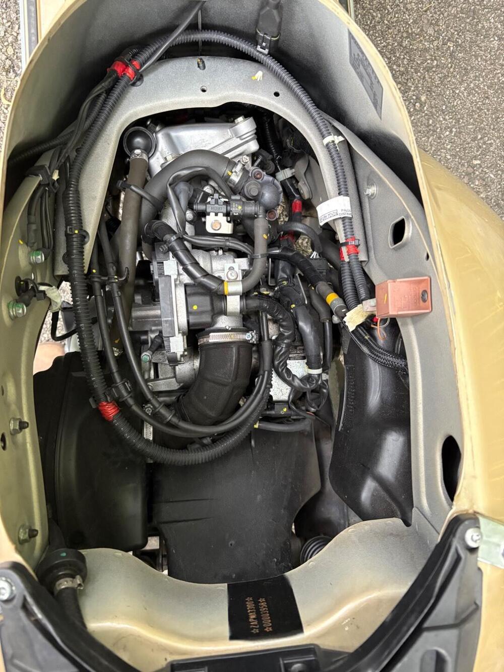 Vespa GTS 300 (2017 - 18) (8)