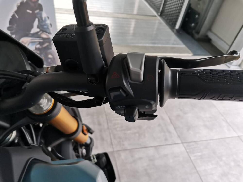 Moto Morini SEIEMMEZZO SCR (2022 - 26) (12)