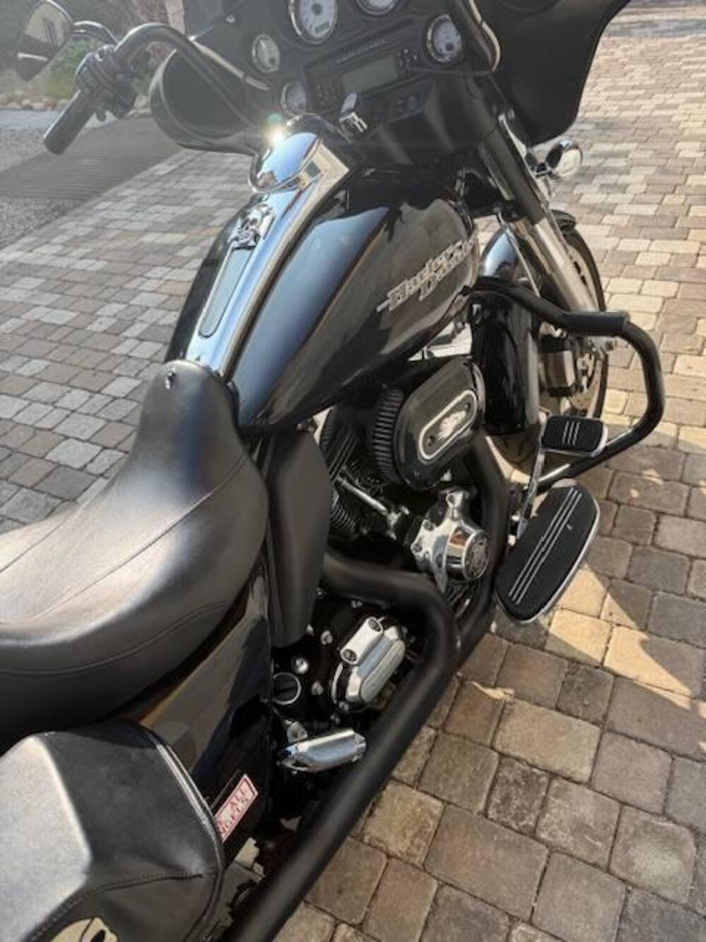 Harley-Davidson 1690 Street Glide (2011 - 13) - FLHX (8)