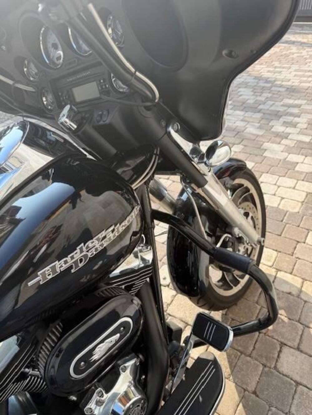 Harley-Davidson 1690 Street Glide (2011 - 13) - FLHX (9)