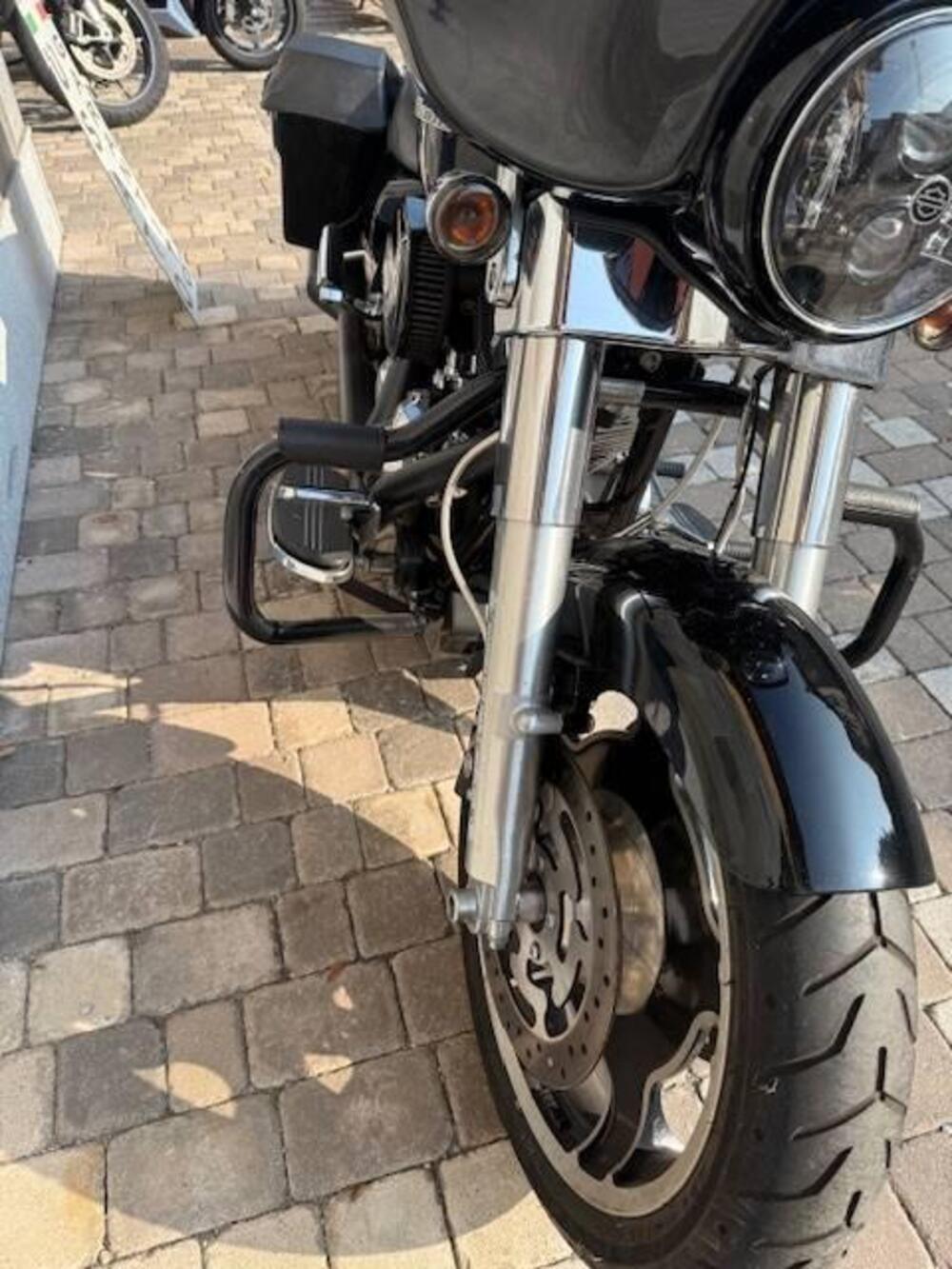 Harley-Davidson 1690 Street Glide (2011 - 13) - FLHX (10)