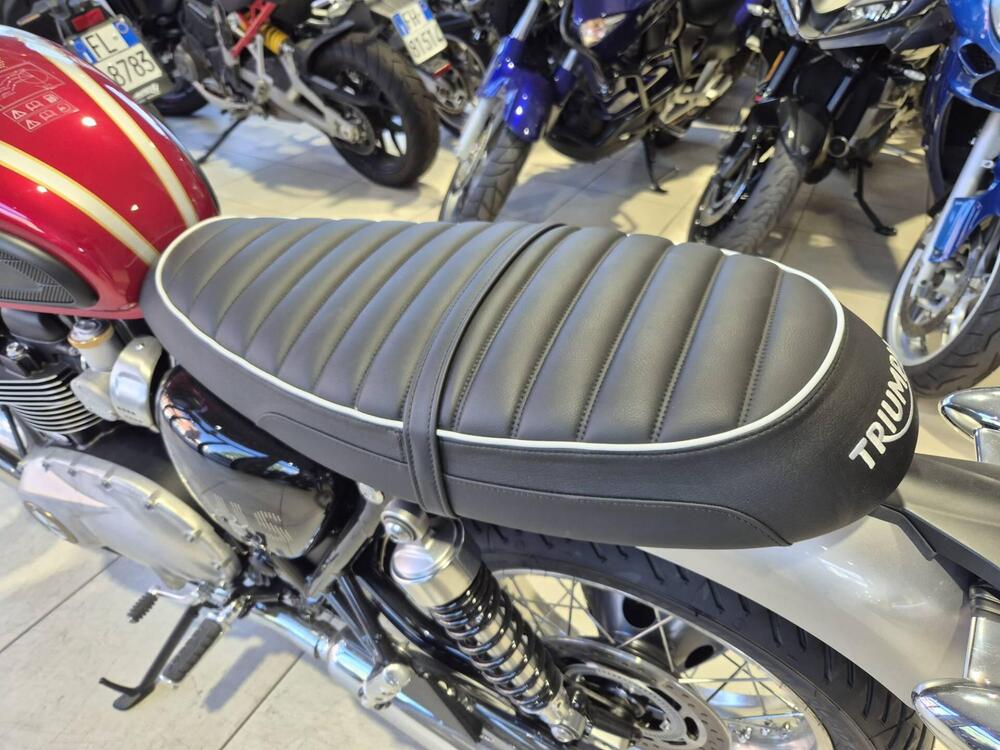 Triumph Bonneville T120 Elvis (2024 - 26) (8)