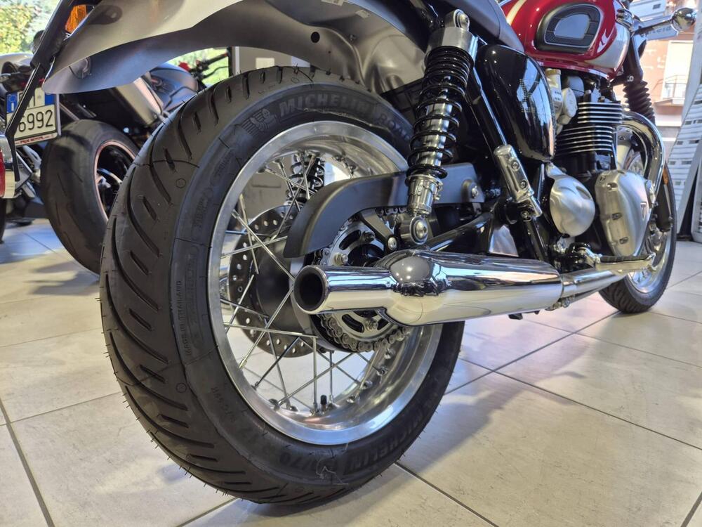 Triumph Bonneville T120 Elvis (2024 - 26) (9)