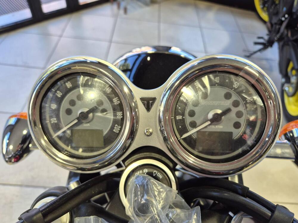 Triumph Bonneville T120 Elvis (2024 - 26) (4)