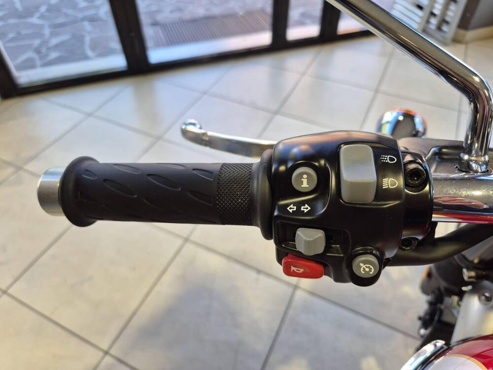 Triumph Bonneville T120 Elvis (2024 - 26) (13)