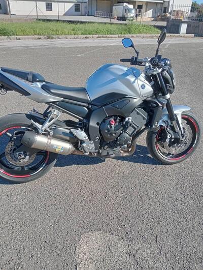 Yamaha FZ1 (2006 - 16) usata