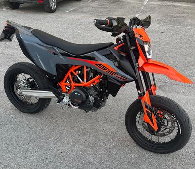 KTM 690 SMC R (2021 - 22) usata