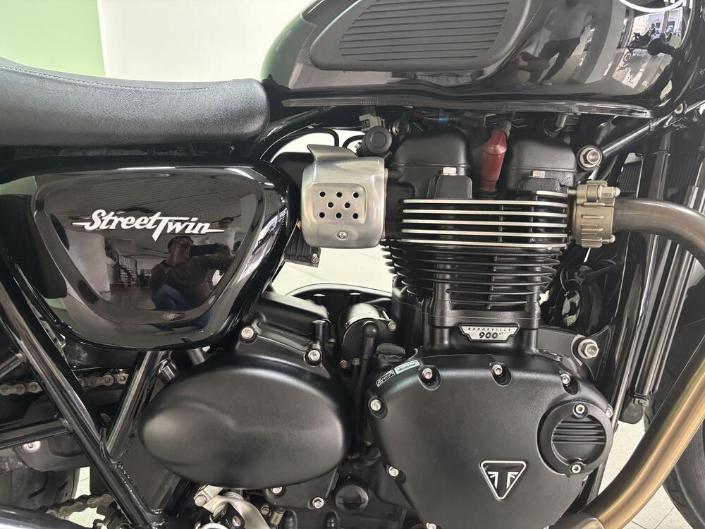 Triumph Street Twin 900 (2016) (9)